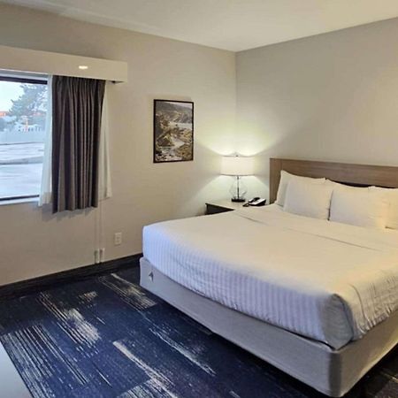 Edgewater Inn And Suites, Ascend Hotel Collection Кус Бей Екстериор снимка