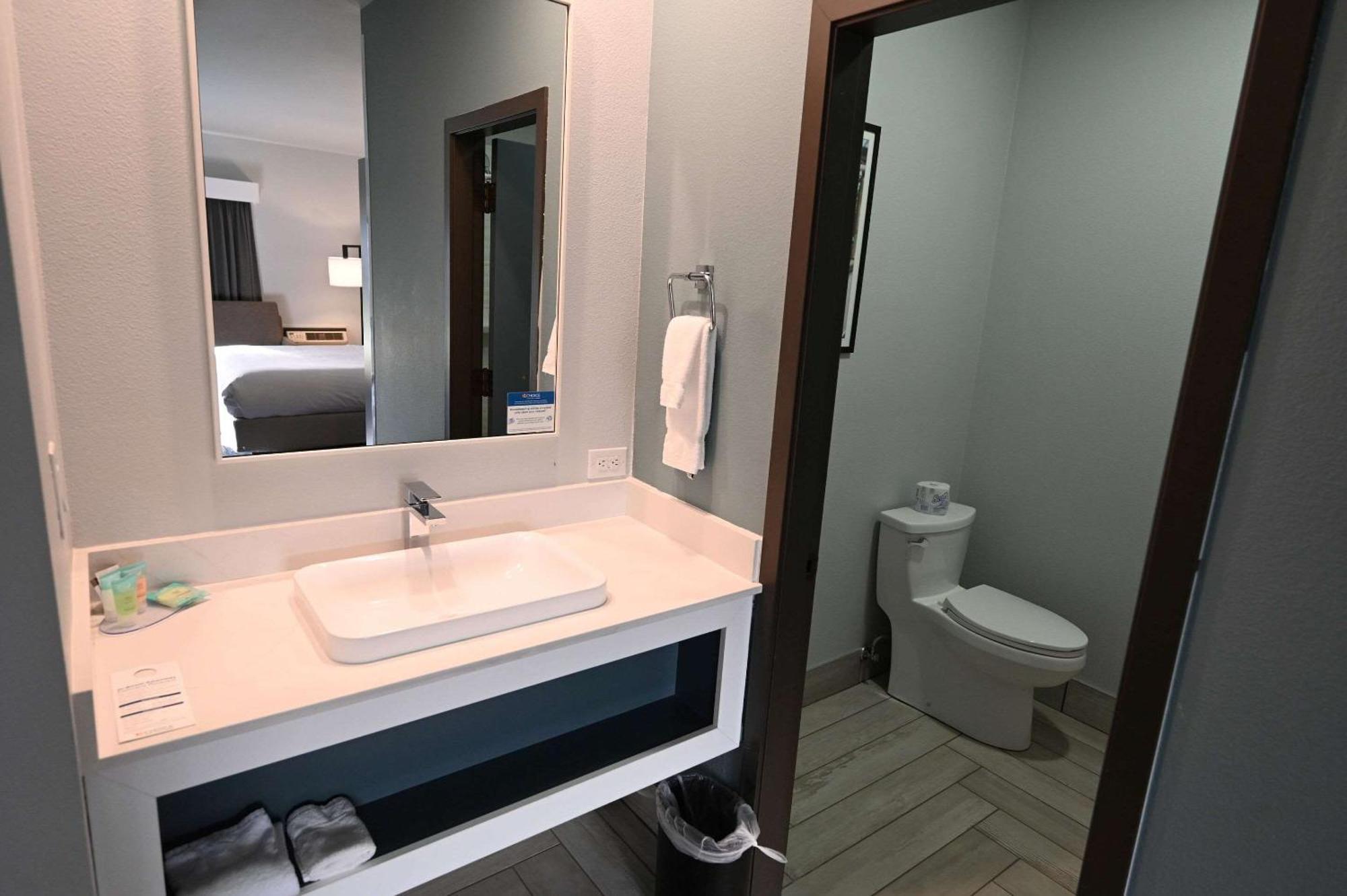 Edgewater Inn And Suites, Ascend Hotel Collection Кус Бей Екстериор снимка