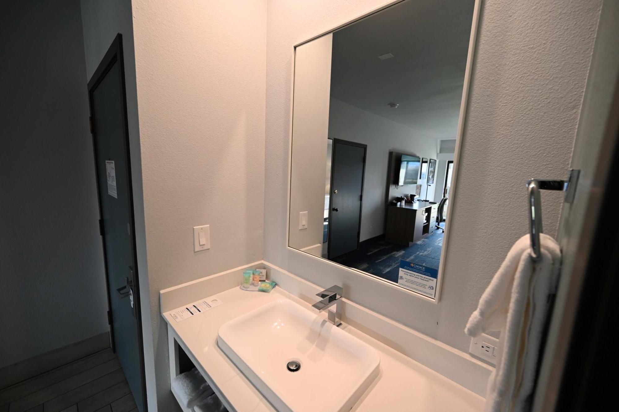 Edgewater Inn And Suites, Ascend Hotel Collection Кус Бей Екстериор снимка
