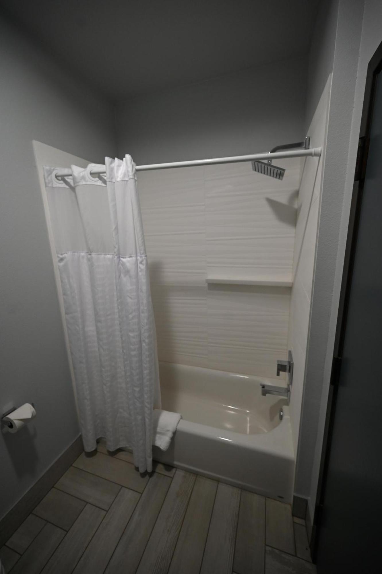 Edgewater Inn And Suites, Ascend Hotel Collection Кус Бей Екстериор снимка