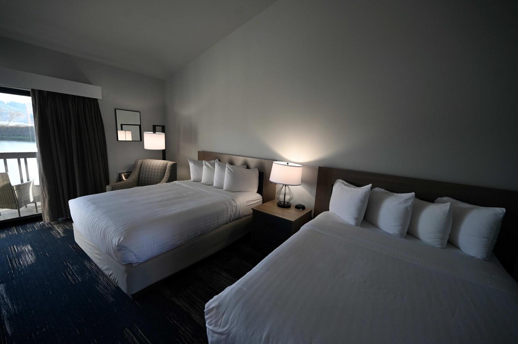 Edgewater Inn And Suites, Ascend Hotel Collection Кус Бей Екстериор снимка