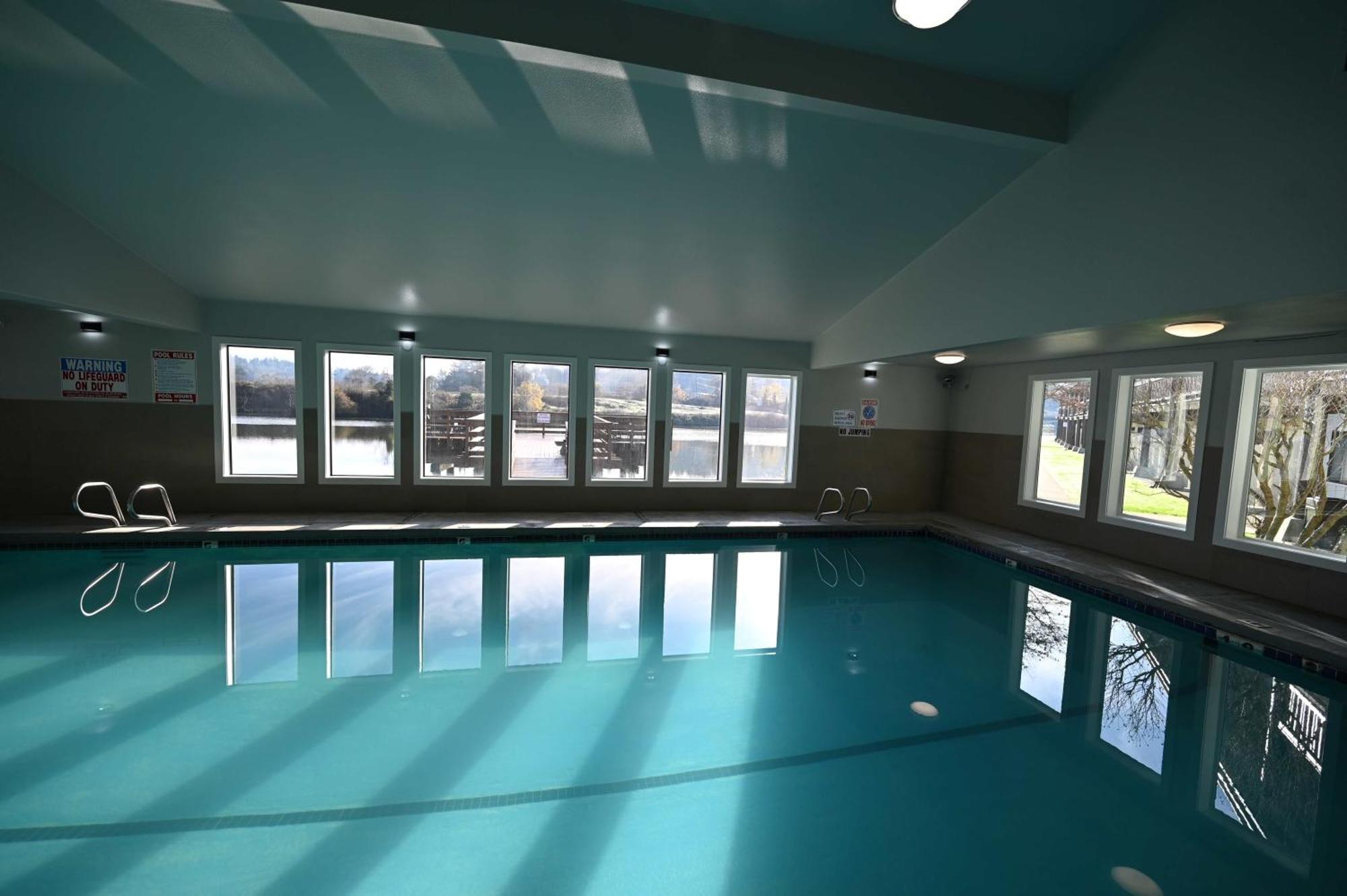 Edgewater Inn And Suites, Ascend Hotel Collection Кус Бей Екстериор снимка