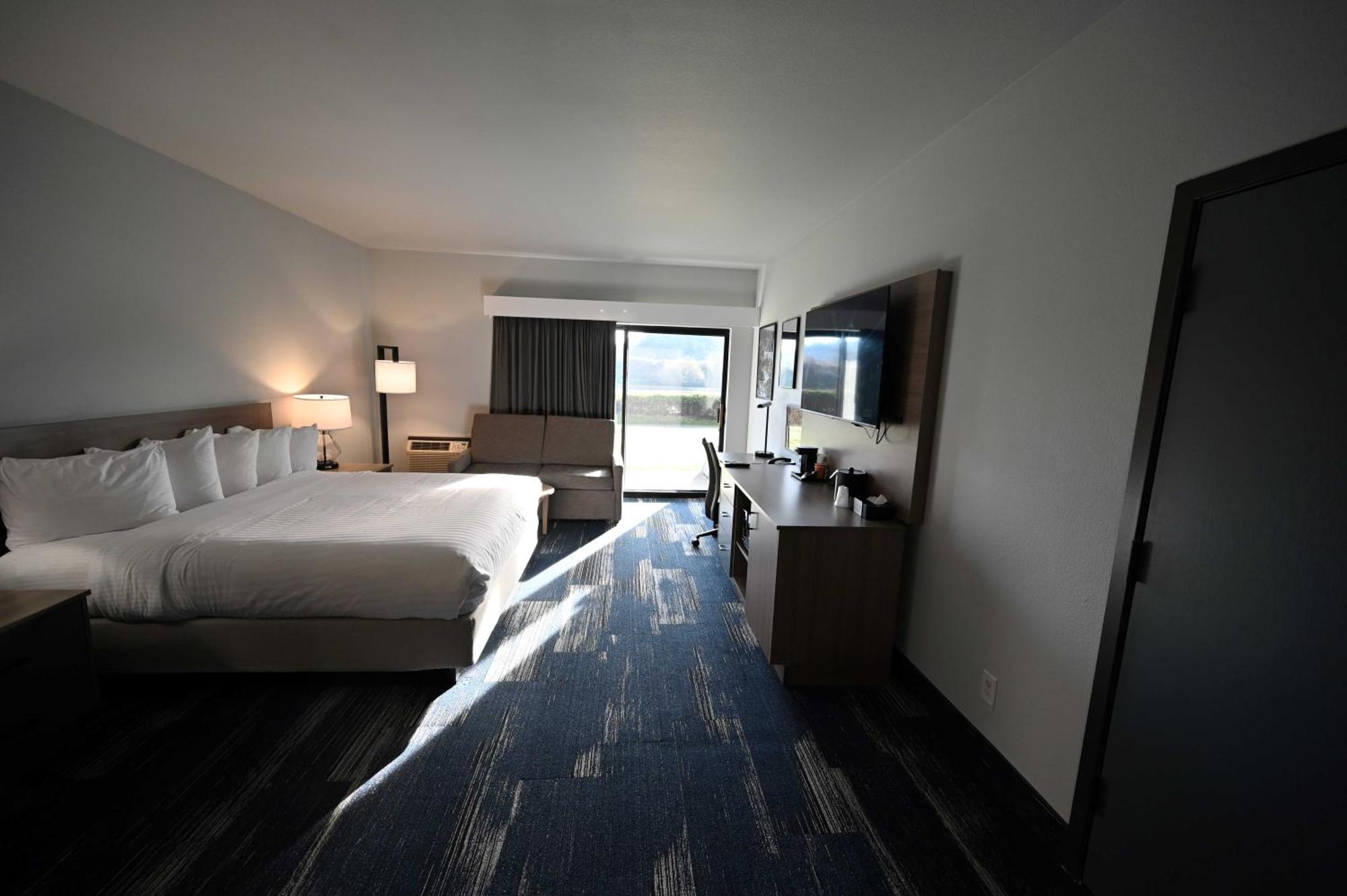 Edgewater Inn And Suites, Ascend Hotel Collection Кус Бей Екстериор снимка