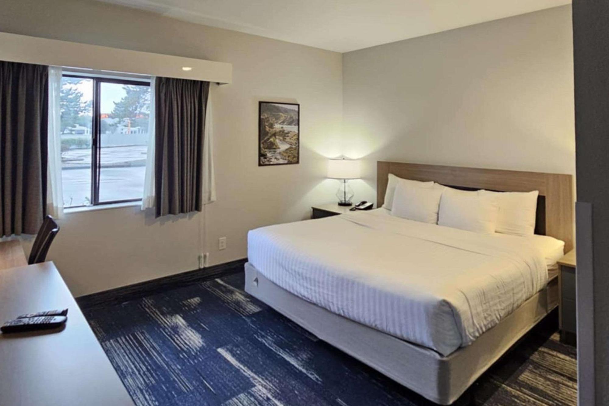 Edgewater Inn And Suites, Ascend Hotel Collection Кус Бей Екстериор снимка