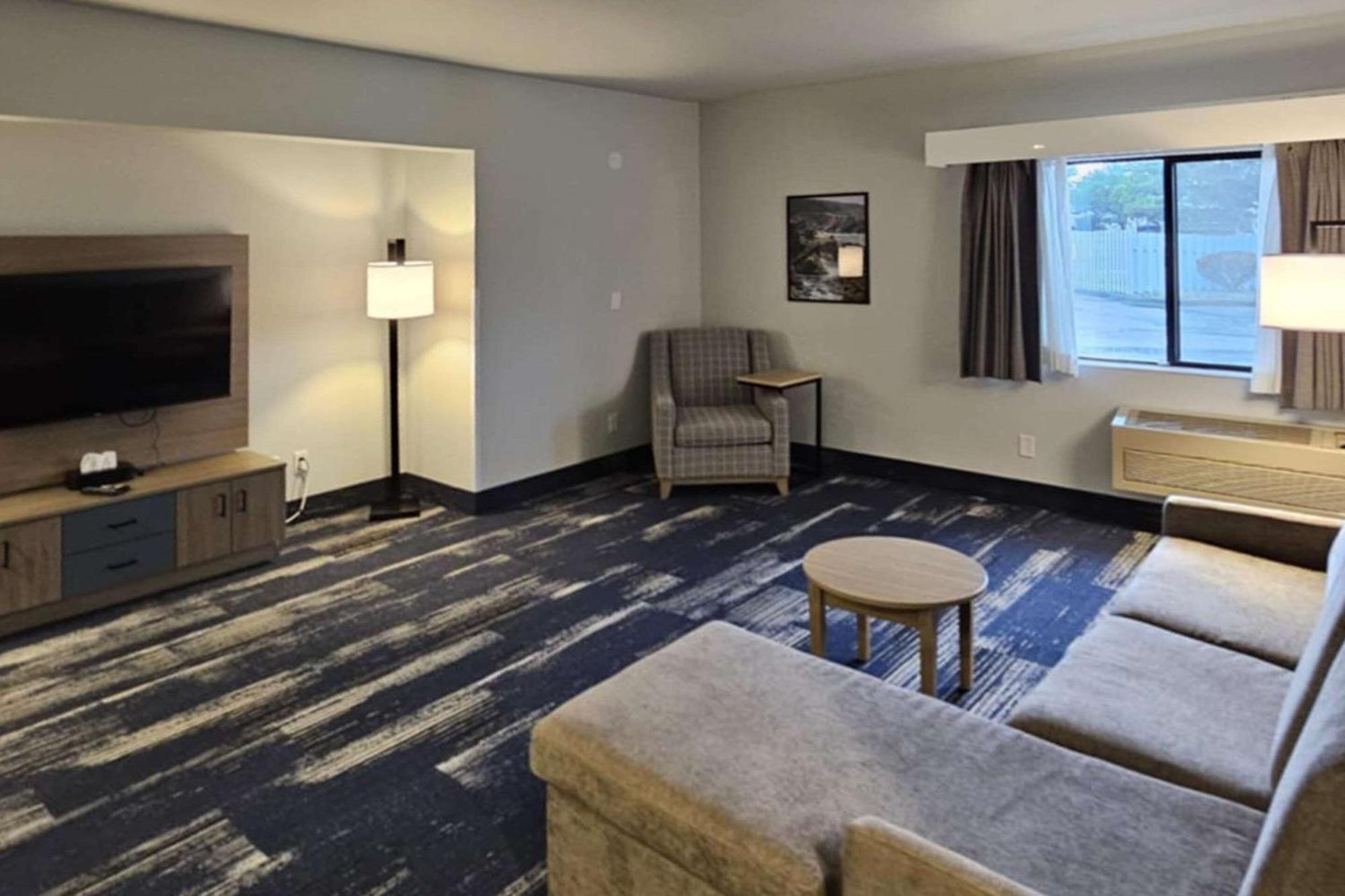 Edgewater Inn And Suites, Ascend Hotel Collection Кус Бей Екстериор снимка
