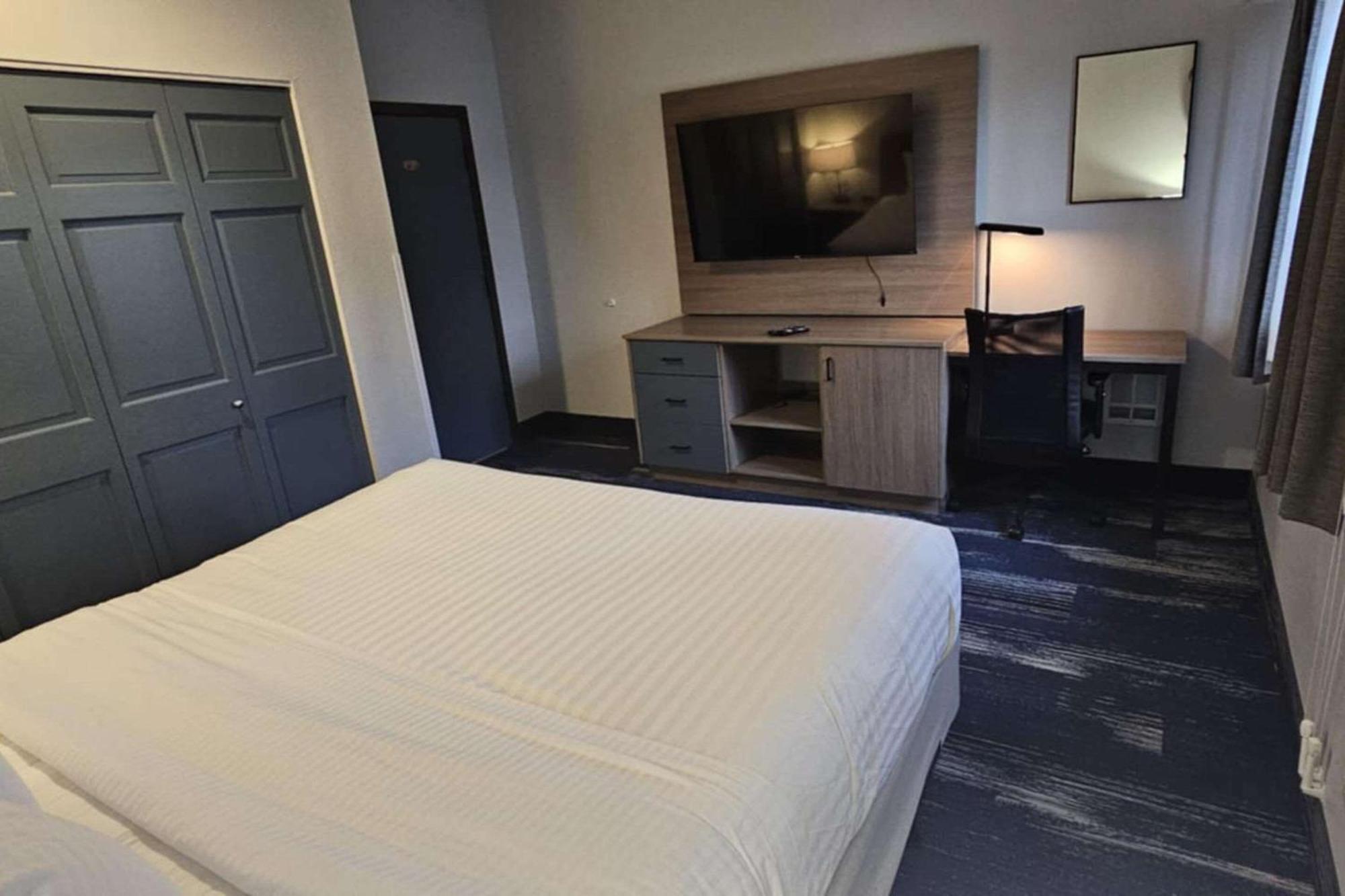 Edgewater Inn And Suites, Ascend Hotel Collection Кус Бей Екстериор снимка