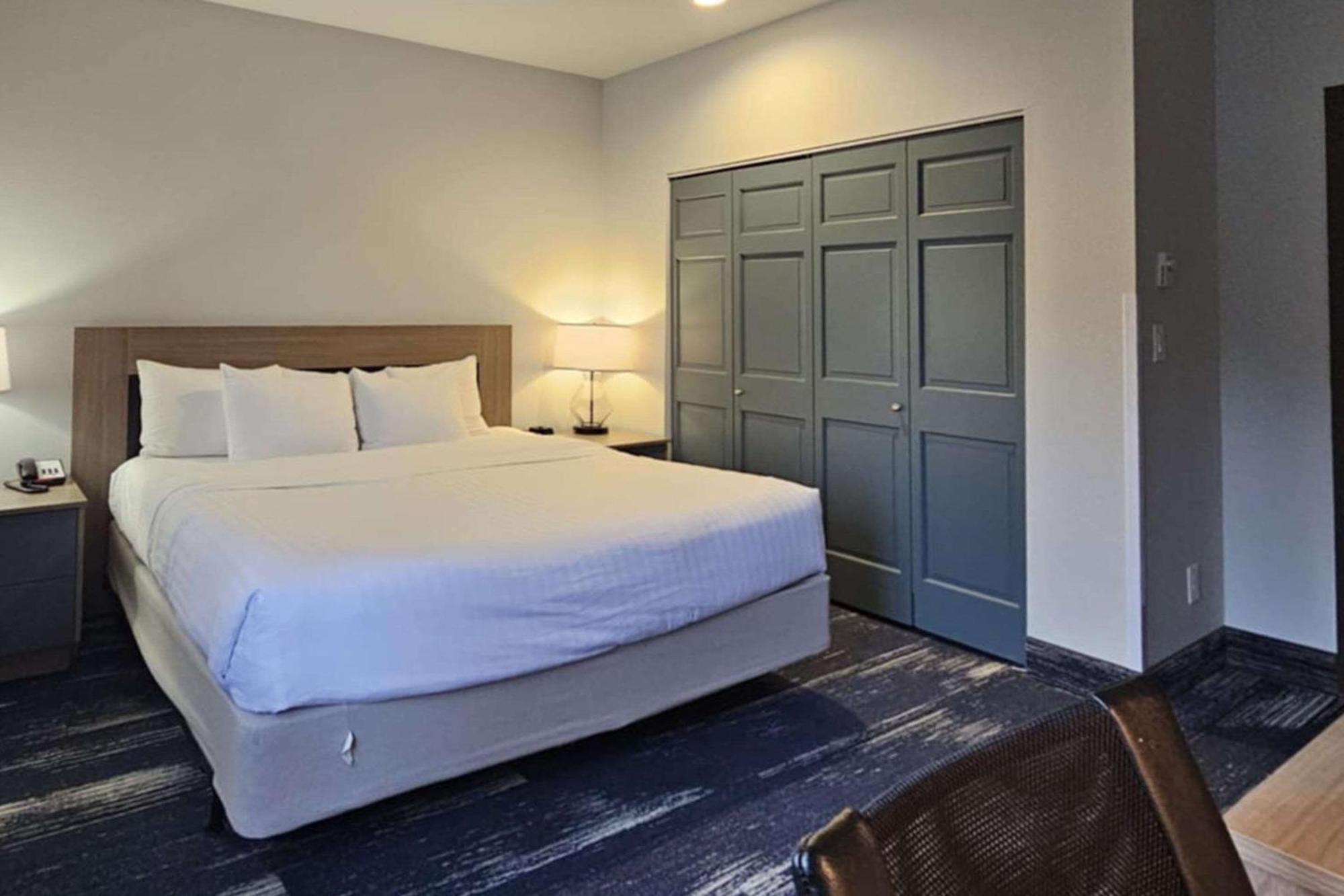 Edgewater Inn And Suites, Ascend Hotel Collection Кус Бей Екстериор снимка