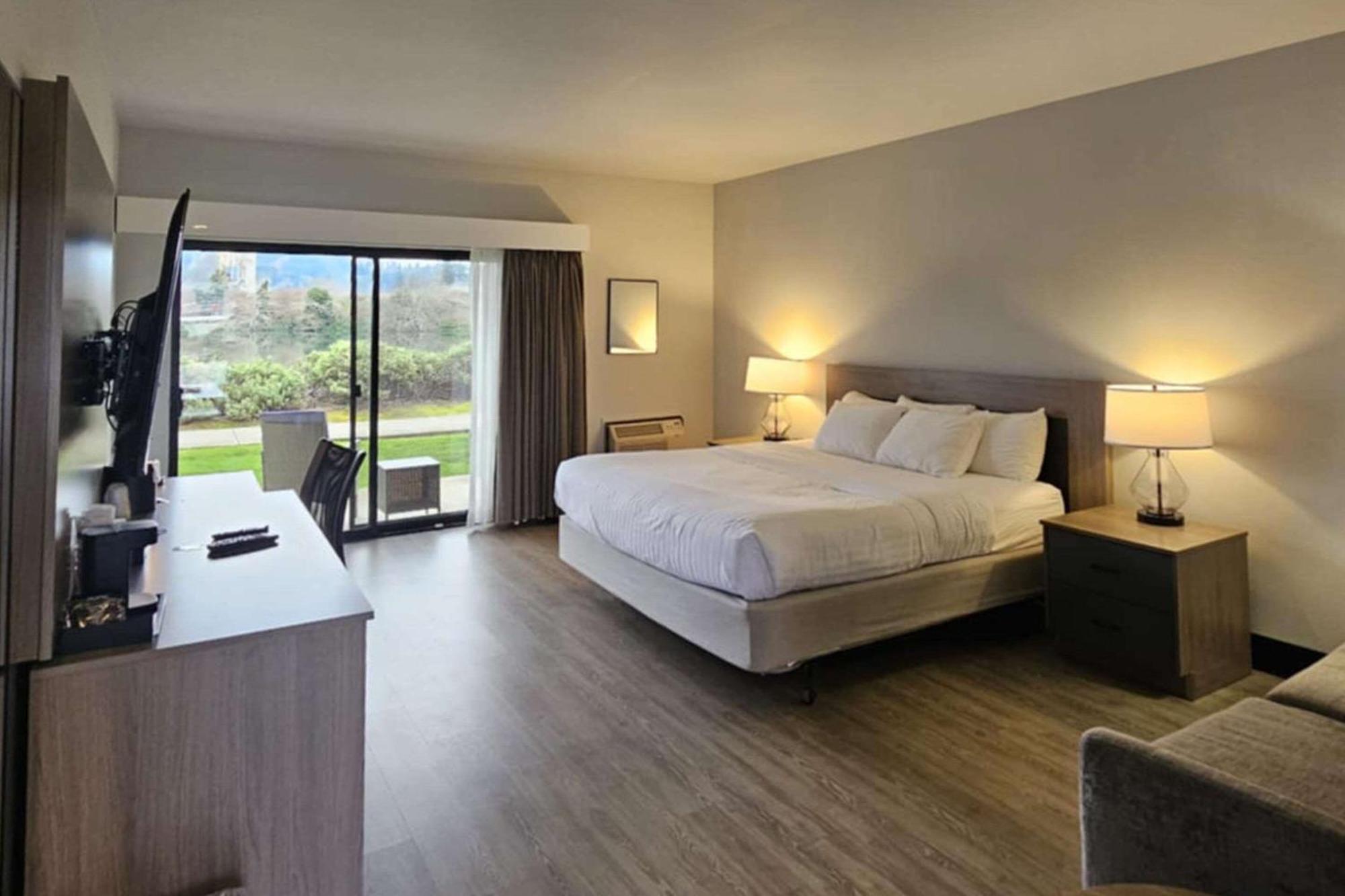 Edgewater Inn And Suites, Ascend Hotel Collection Кус Бей Екстериор снимка