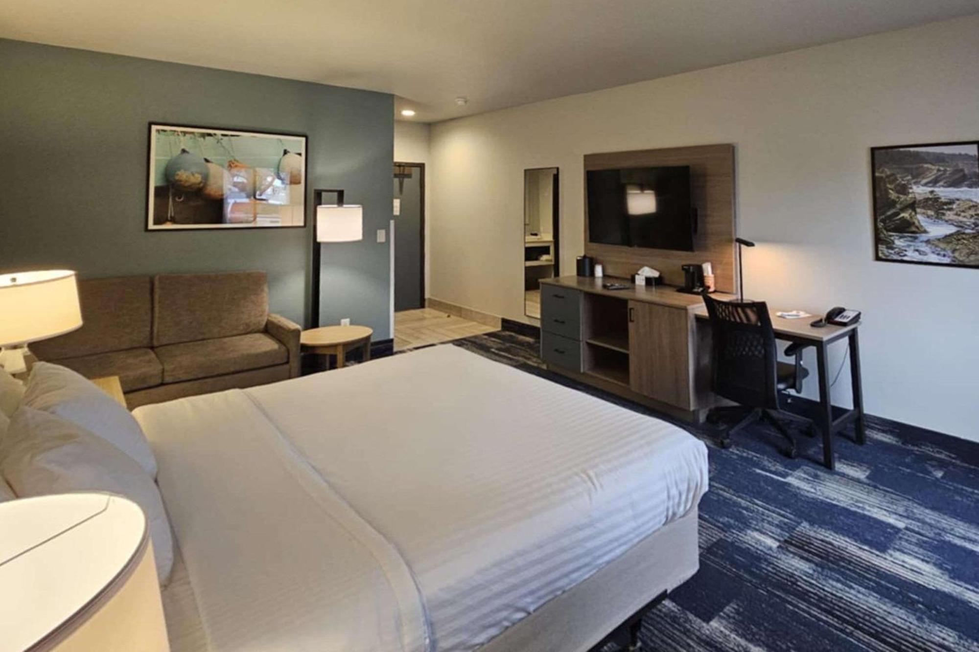Edgewater Inn And Suites, Ascend Hotel Collection Кус Бей Екстериор снимка