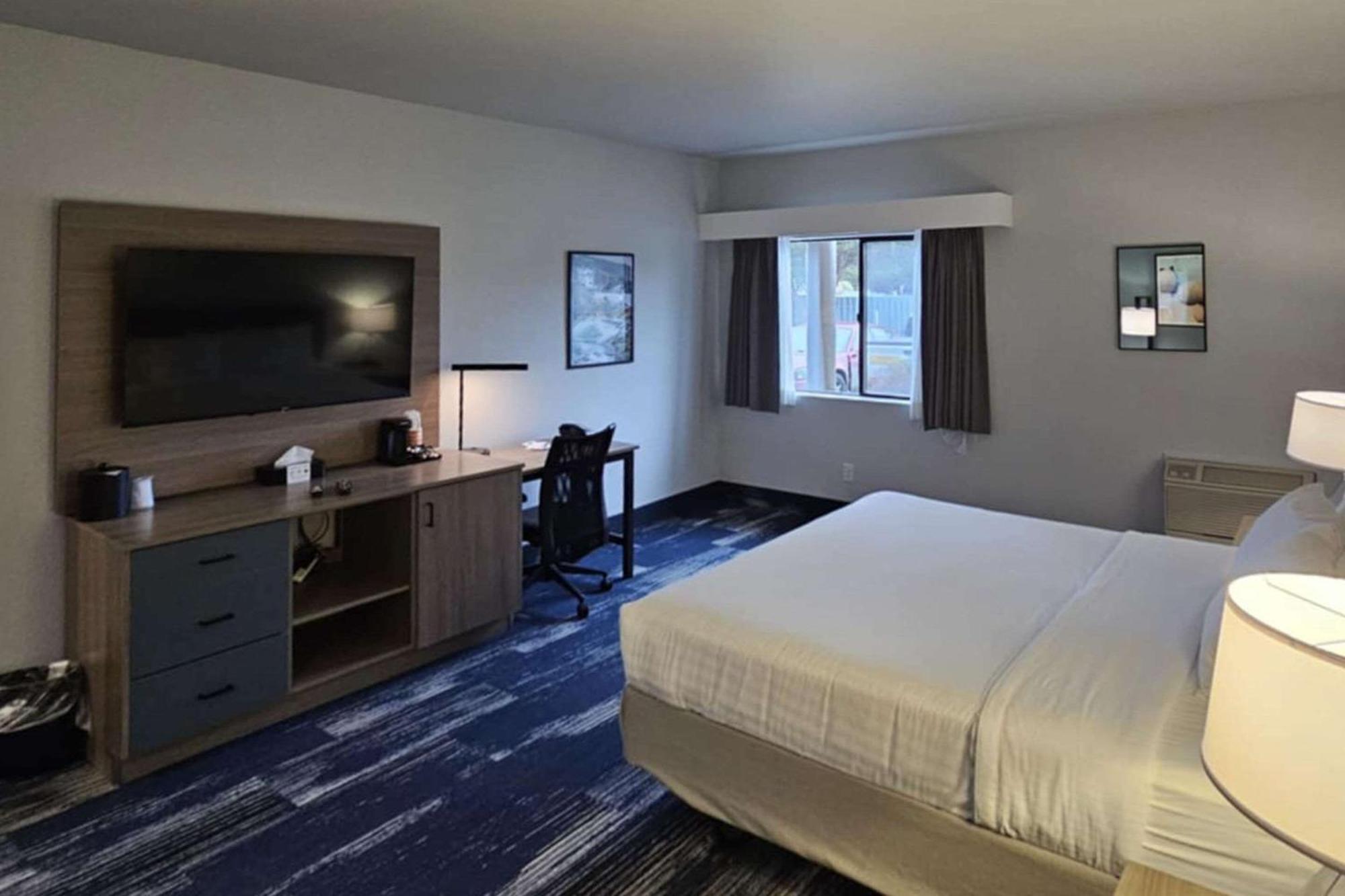 Edgewater Inn And Suites, Ascend Hotel Collection Кус Бей Екстериор снимка
