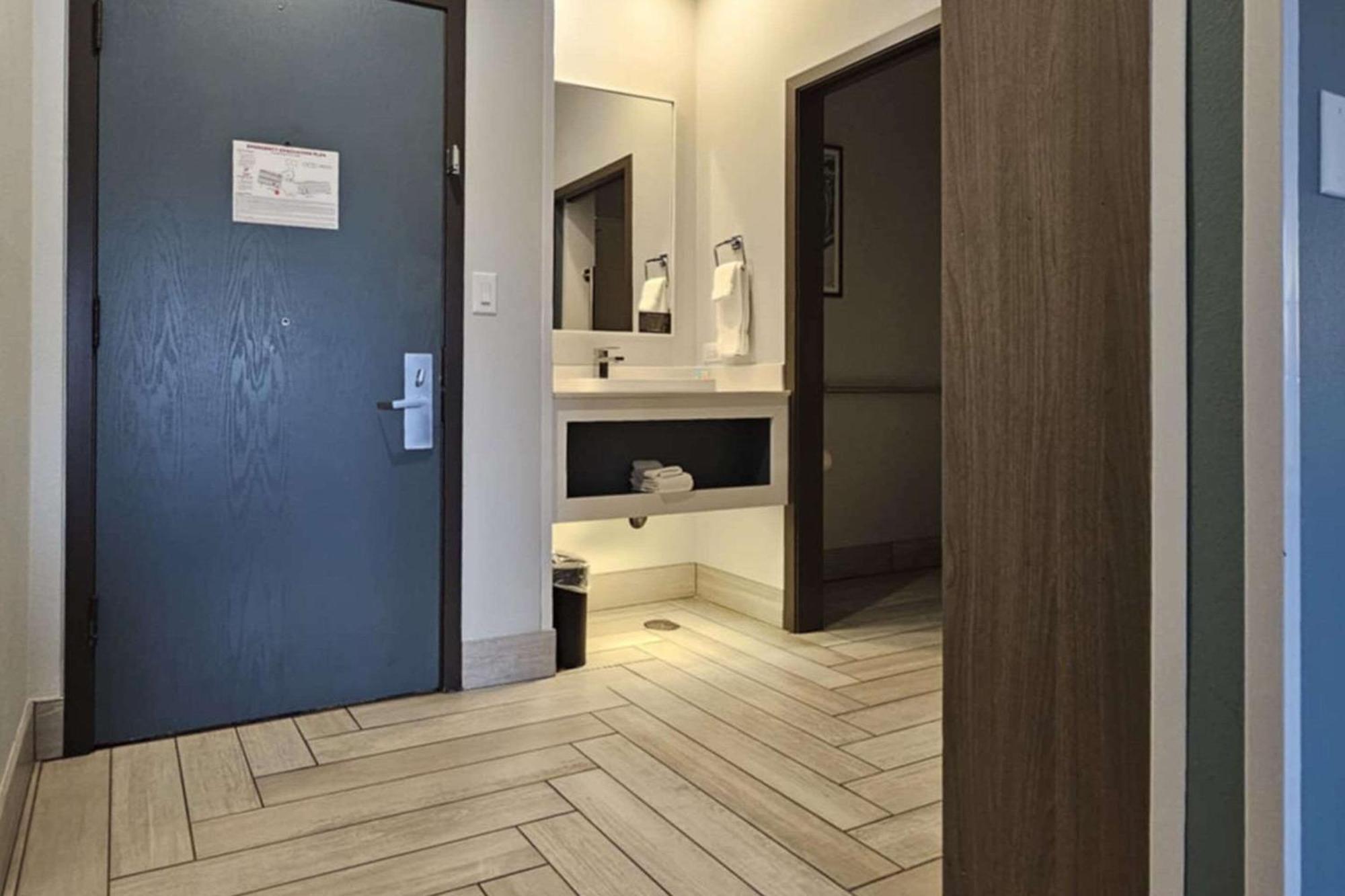 Edgewater Inn And Suites, Ascend Hotel Collection Кус Бей Екстериор снимка