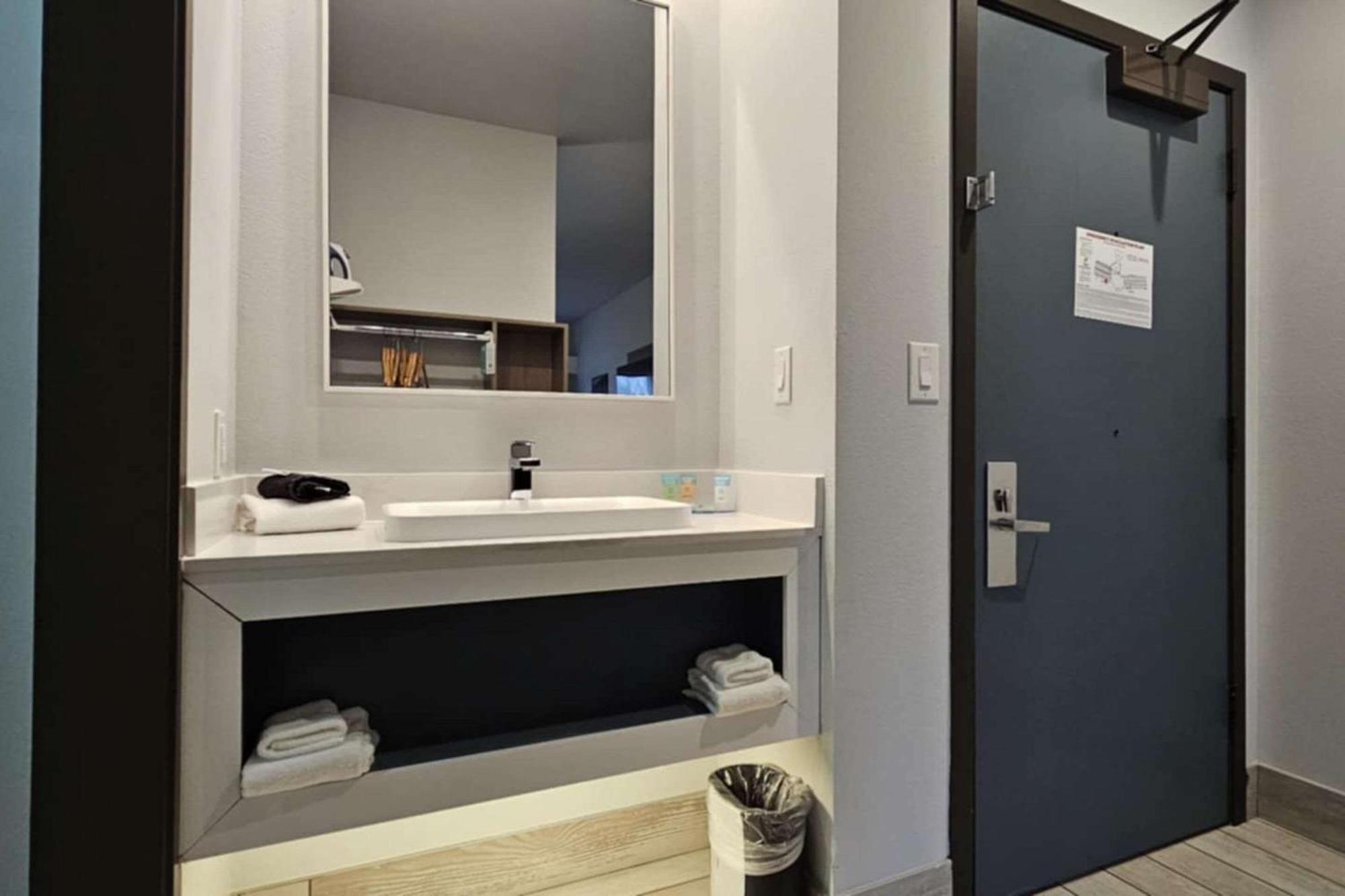 Edgewater Inn And Suites, Ascend Hotel Collection Кус Бей Екстериор снимка