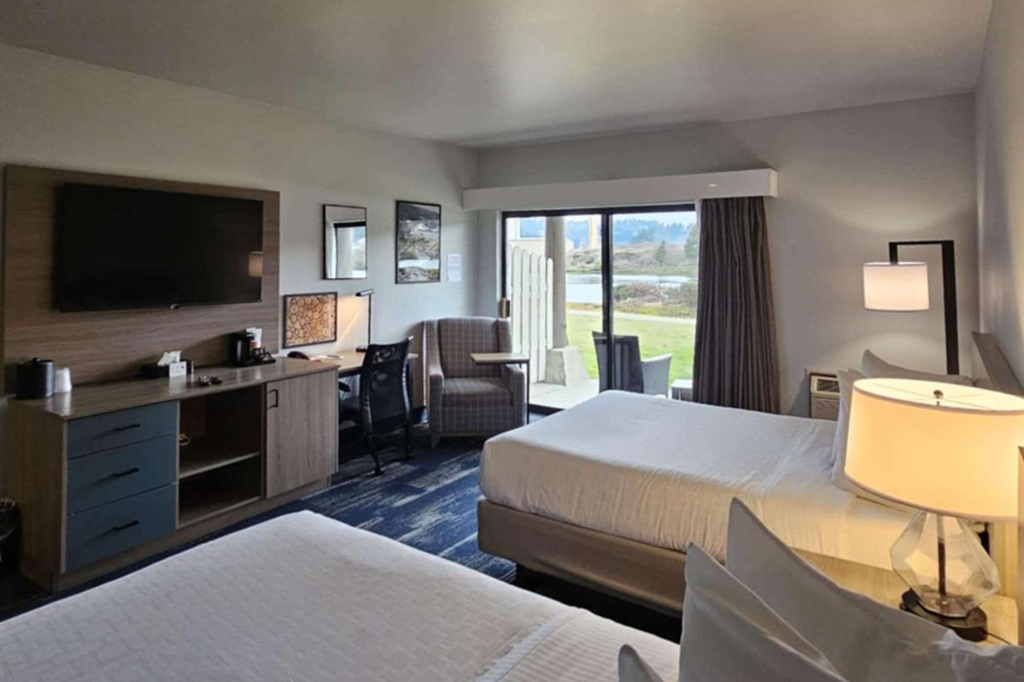 Edgewater Inn And Suites, Ascend Hotel Collection Кус Бей Екстериор снимка
