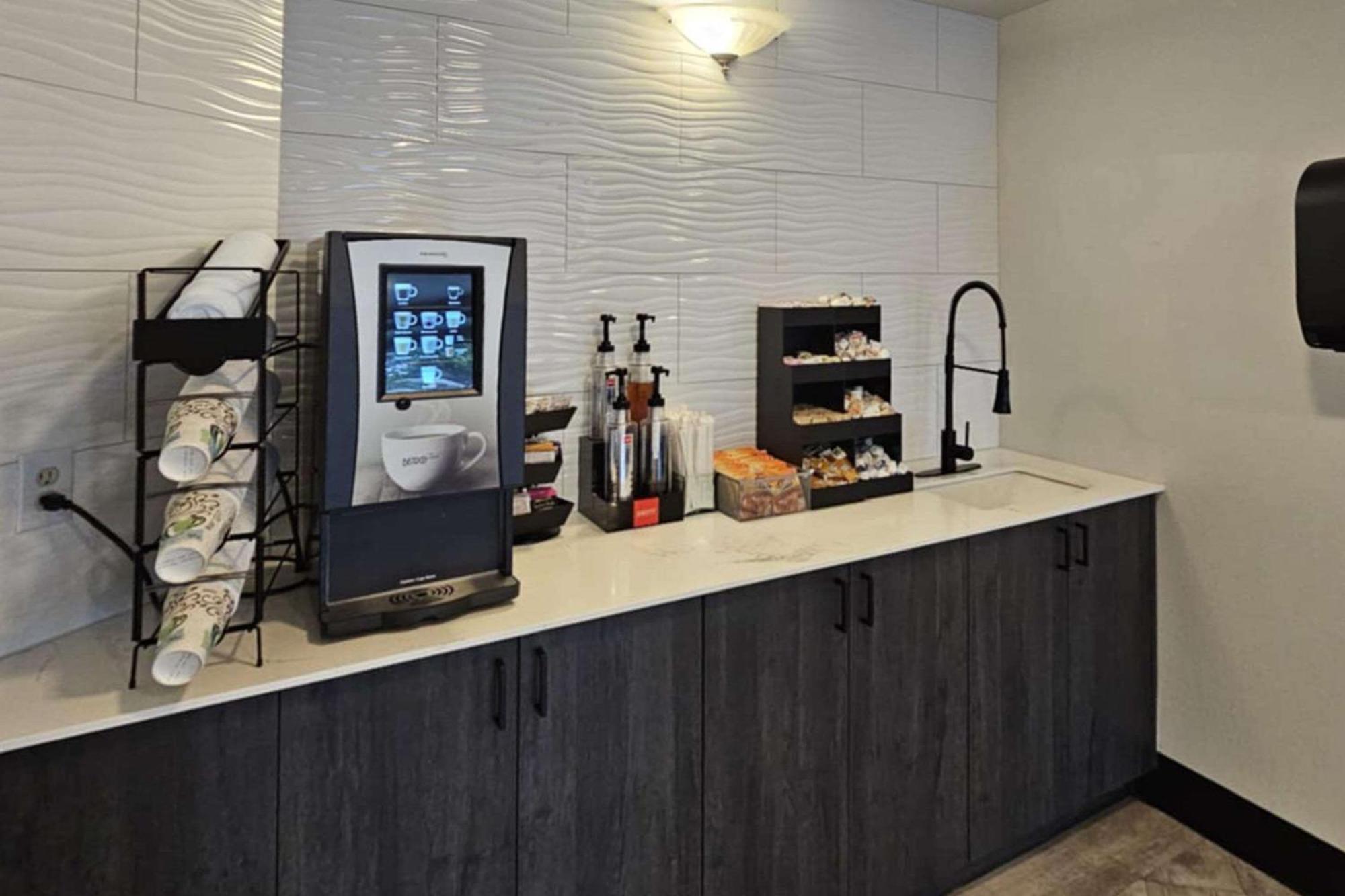 Edgewater Inn And Suites, Ascend Hotel Collection Кус Бей Екстериор снимка