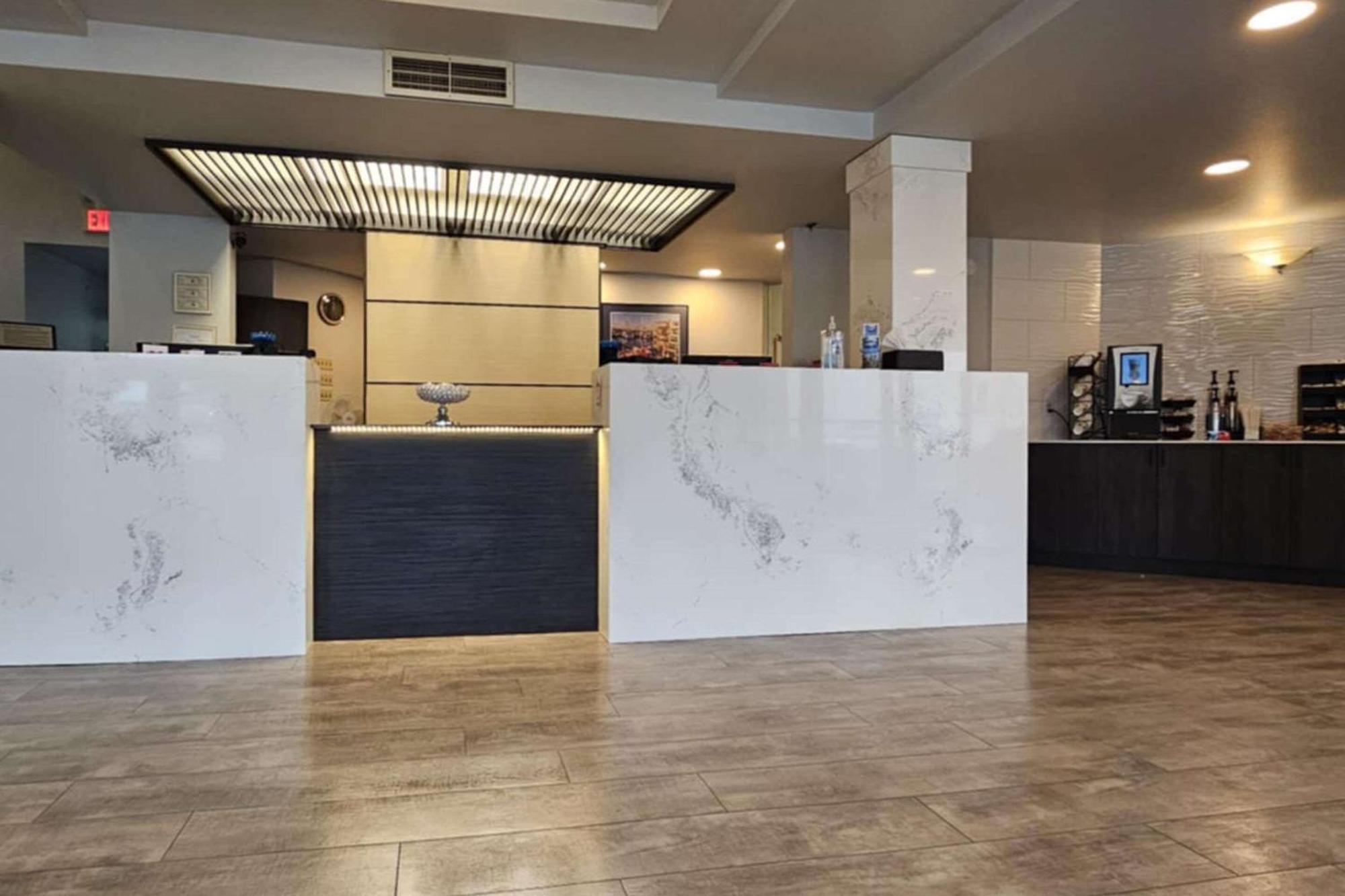 Edgewater Inn And Suites, Ascend Hotel Collection Кус Бей Екстериор снимка