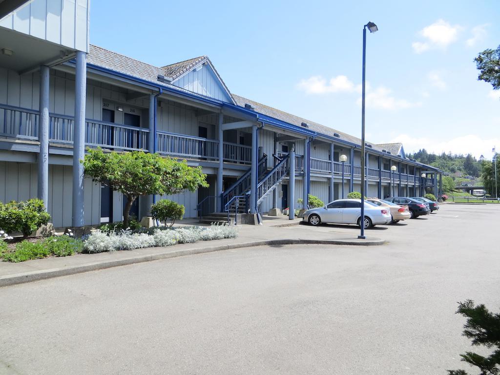 Edgewater Inn And Suites, Ascend Hotel Collection Кус Бей Екстериор снимка